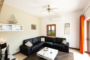 A seating area at Villa Ypsilon