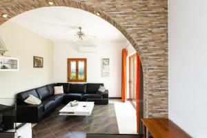 A seating area at Villa Ypsilon