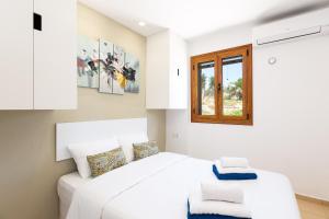 A bed or beds in a room at Villa Ypsilon Még 37 kép