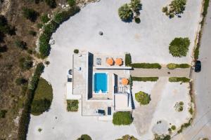 The swimming pool at or close to Villa Ypsilon