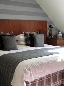 A bed or beds in a room at Five Pilmour Place 