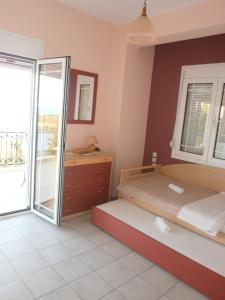 Ένα μπάνιο στο Beach Front House With View