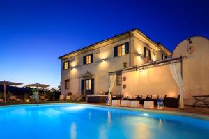 The swimming pool at or close to Villa Il Sasso - Dimora d'Epoca