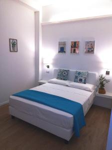 Postel nebo postele na pokoji v ubytování B&B Suites Via del Mare