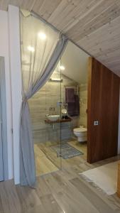 Koupelna v ubytování Guest House Vidlauči