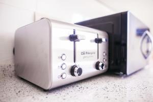 a toaster oven sitting on top of a counter at Duquesa Seaview marina in Manilva