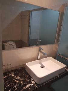 Praba Guesthouse的一间浴室