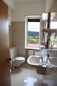 Koupelna v ubytování Hotel Meranda + 54 fotografií