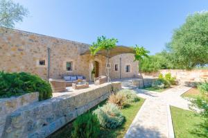 マリア・デ・ラ・サルにあるEs Gassonsの石壁の家