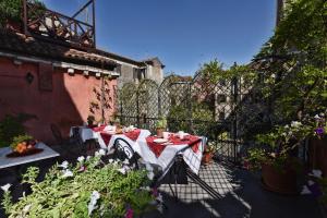 Ogród w obiekcie Locanda Casa Martini