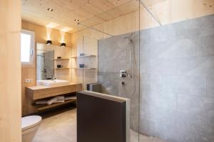 Kúpeľňa v ubytovaní Ferienhaus zum Stubaier Gletscher - Dorf + 37 fotografií