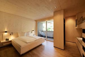 A bed or beds in a room at Ferienhaus zum Stubaier Gletscher - Dorf