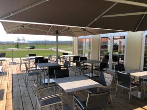 Reštaurácia alebo iné gastronomické zariadenie v ubytovaní Chalets Franciska Major, Pro Village