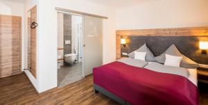 Postel nebo postele na pokoji v ubytování Landhotel Zum Adler