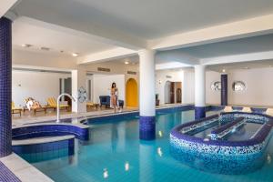 Басейн в Aquamare Beach Hotel & Spa або поблизу