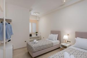 A bed or beds in a room at Rethymno Moonlight