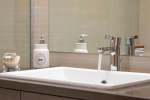 A bathroom at Rethymno Moonlight