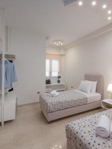 A bed or beds in a room at Rethymno Moonlight