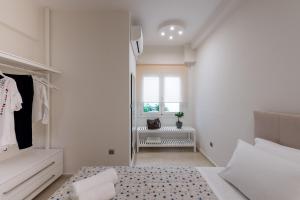 A bed or beds in a room at Rethymno Moonlight
