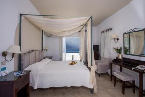 Postel nebo postele na pokoji v ubytování Aegialis Hotel & Spa