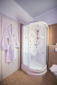 Koupelna v ubytování Aegialis Hotel & Spa