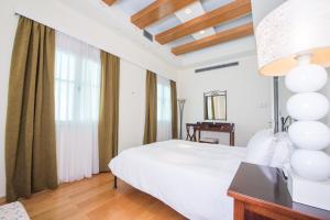 Postel nebo postele na pokoji v ubytování Aegialis Hotel & Spa