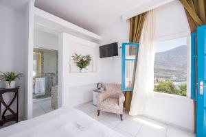 Nespecifikovaný výhled na hory nebo výhled na hory při pohledu z hotelu