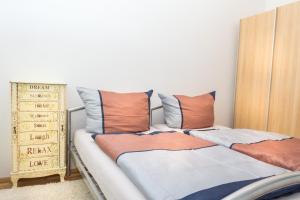 Łóżko lub łóżka w pokoju w obiekcie Senator Flats - Sissi