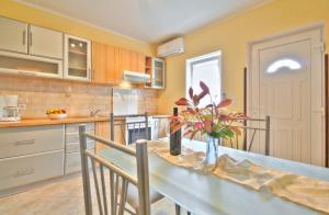 Kuchyň nebo kuchyňský kout v ubytování Lorena Apartments + 28 fotografií