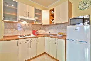 Kuchyň nebo kuchyňský kout v ubytování Lorena Apartments