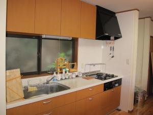 Una cocina o cocineta en Atami Ikyuan 熱海一休庵