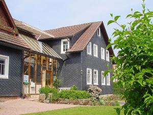 a black house with a gambrel roof at Wellness-Fewo Lindner in Erlau