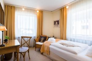 מיטה או מיטות בחדר ב-Hotel zur Mühle