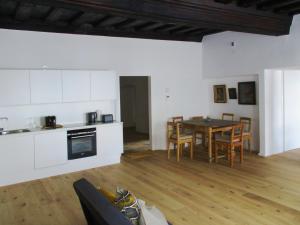 a kitchen and dining room with a table and chairs at Renaissance Apartment Marktplatz in Gmunden