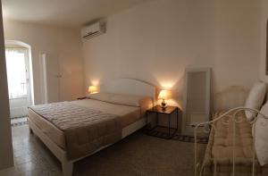 Säng eller sängar i ett rum på GH Dimora Sant'Anna-Lofts & Apartments