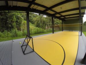 Stolní tenis v ubytování Luz da Lua Pousada nebo okolí