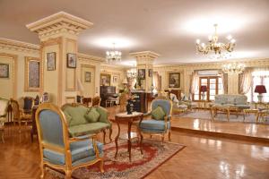 Area lobi atau resepsionis di Royal Residence Families Only