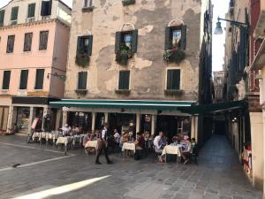 Εστιατόριο ή άλλο μέρος για φαγητό στο CA'Rialto