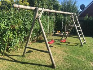 Ein Kinderspielbereich in der Unterkunft Ferienwohnungen im Gästehaus Sieberns