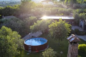 Bazén v ubytování B&B LE BACETTE nebo v jeho okolí