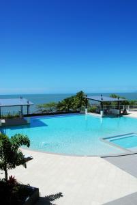 Bazén v ubytování Vue Apartments Trinity Beach nebo v jeho okolí