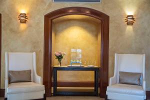 Istumisnurk majutusasutuses The Mutiny Luxury Suites Hotel