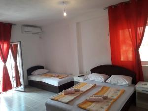Postel nebo postele na pokoji v ubytování Apartmani Andrea-jaz