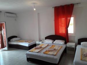Postel nebo postele na pokoji v ubytování Apartmani Andrea-jaz