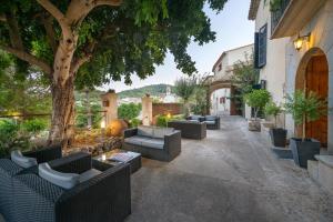 A garden outside Hotel Turixant