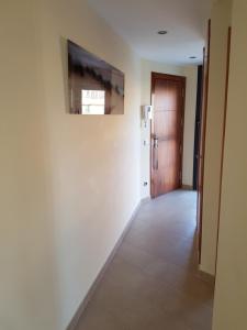 a hallway with a door and a tile floor at Appartement Costa brava in Roses