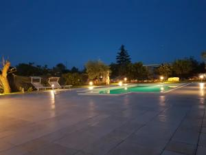 Bazén v ubytování Trullo suite 59 nebo v jeho okolí