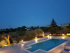 Bazén v ubytování Trullo suite 59 nebo v jeho okolí