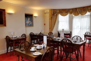 Ein Sitzbereich in der Unterkunft Best Western Swiss Cottage Hotel