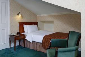 Ein Bett oder Betten in einem Zimmer der Unterkunft Best Western Swiss Cottage Hotel